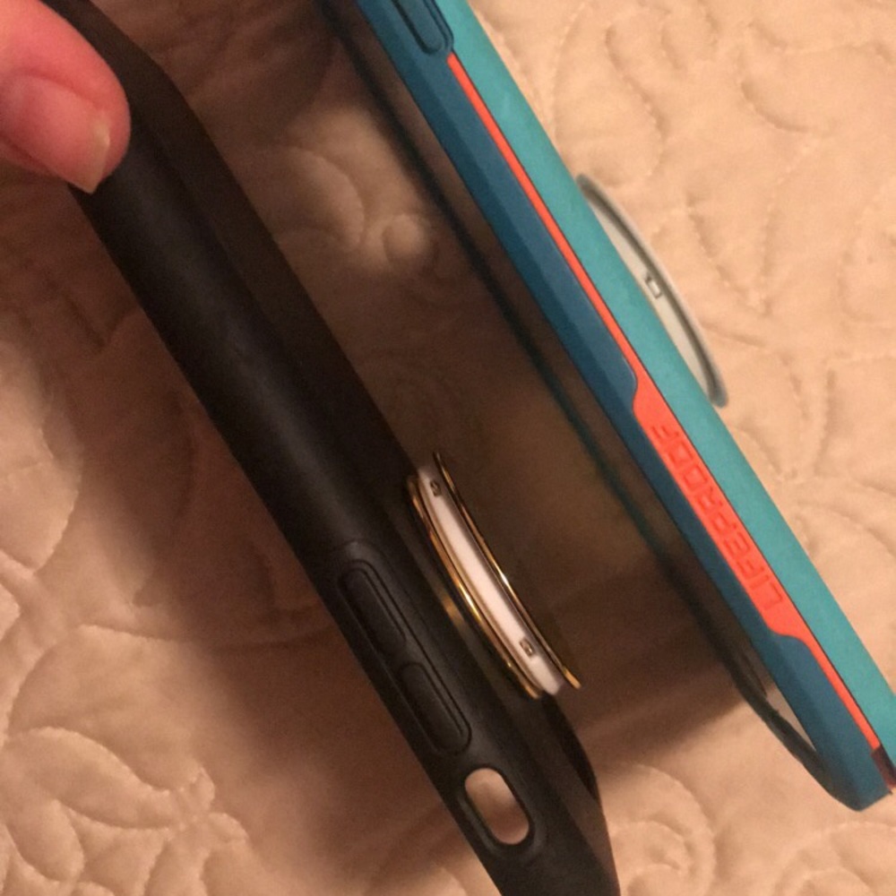 IPhone 7 cases - lifeproof, pop socket